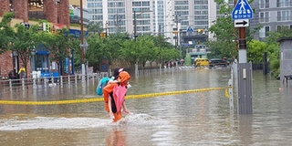 Mưa lũ ập xuống Hàn Quốc, có ít nhất 3 người tử vong