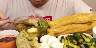 Mukbanger Trung Quốc tử vong do ăn quá nhiều đồ dầu mỡ