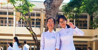 Bất ngờ với thủ khoa, á khoa tỉnh Bình Định: Là 2 chị em sinh đôi
