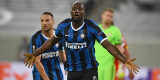 Lukaku ghi bàn 9 trận liên tiếp ở Europa League: Lời cảnh báo cho MU