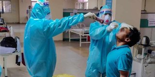 Người đàn ông nhiễm Covid-19 do ăn trộm áo bảo hộ vì tưởng là áo mưa