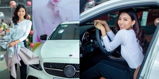 Bạn gái hot girl hạnh phúc khi được Phan Mạnh Quỳnh tặng xe hơi xịn