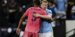 Varane xin lỗi đồng đội vì 'tặng' 2 bàn thắng cho Man City