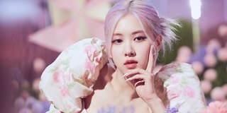 Fan soi ra Rosé (BLACKPINK) bị đối xử bất công khi phải mặc đồ cũ