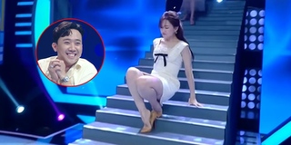 Hari Won tức tối vì catwalk "vồ ếch" mà Trấn Thành còn trêu chọc
