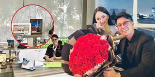 Matt Liu để ảnh kỉ niệm 2 tháng hẹn hò Hương Giang trên bàn làm việc
