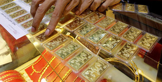 Chuyên gia nói vàng chuẩn bị tăng giá, vậy nên mua vàng ở đâu uy tín?