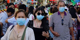 TP.HCM tiếp tục yêu cầu đeo khẩu trang, hạn chế tụ tập đông người