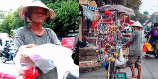Người đàn ông 40 năm đạp xe bán móc khóa ở Sài Gòn: Làm chỉ vì đam mê