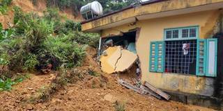 Trường cấp 2 ở Quảng Trị bị bão quét qua đổ sập, vùi trong đất đá