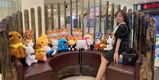 Cô gái Hà Nội 2 tháng "rinh" được hơn 800 gấu bông từ trò chơi gắp thú