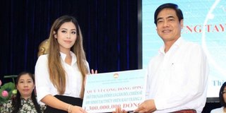 Tiên Nguyễn đại diện gia đình hào môn trao 2 tỷ giúp đỡ miền Trung