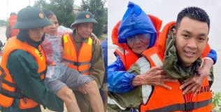 Hình ảnh đẹp mùa lũ: Anh “bộ đội cụ Hồ” dìu người dân ra khỏi vùng lũ