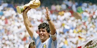 Tâm nguyện của Maradona về dòng chữ khắc trên bia mộ của mình