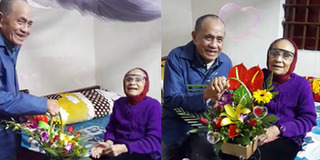 Chuyện tình “ông bà anh”: Cụ ông U90 mua hoa, dành tặng bất ngờ cho vợ