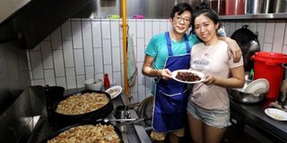Cô gái bị bạn bè nói là điên vì bỏ việc ngân hàng đi bán hàng rong