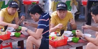 Trường Giang bị fan bắt gặp khi giản dị ngồi lề đường ăn hủ tiếu gõ