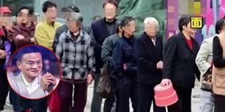 Người lớn tuổi ở Trung Quốc xếp hàng dài đợi nhận lì xì từ Jack Ma