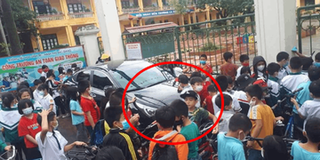 Màn đỗ xe "nhức mắt" trước cổng trường học khiến nhiều người ngán ngẩm