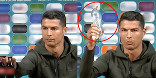 Hành động gạt phăng nước có gas để dùng nước lọc của Ronaldo gây chú ý