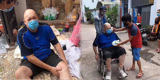 Hành trình chữa lành đôi chân cho ông Tây sống đơn độc ở Sài Gòn