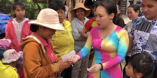 Cách mua vé số "bá đạo" của Việt Hương khiến ai cũng nể phục
