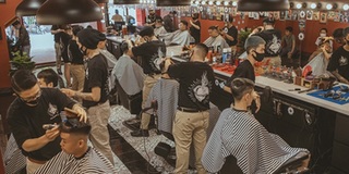 Nhiều người nhanh tay đặt "full" chỗ tân trang đầu tóc tại Sài Gòn