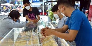 Vàng lại giảm, rơi khỏi ngưỡng 61 triệu đồng: "Nhanh còn cưới"