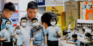 Tạm đóng cửa lớp 0 đồng vì dịch, thầy giáo than: "Nhớ học trò lắm"