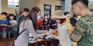 Phản ứng của Thủy Tiên về ồn ào trao tiền không đồng nhất ở Quảng Trị?