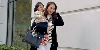Đàm Thu Trang đưa con gái cưng Suchin đi sắm đồ hiệu