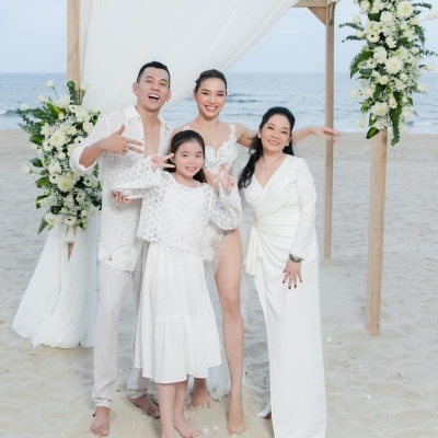Mẹ chồng và con gái Phương Trinh Jolie chiếm spotlight trong tiệc cưới