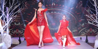 Đỗ Thị Hà, Lương Thuỳ Linh, Khánh Vân catwalk cùng mẫu nhí