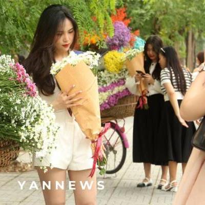yan.vn - tin sao, ngôi sao - Check-in thu Hà Nội thành trend, các gánh hoa lên giá