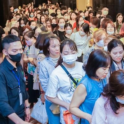 yan.vn - tin sao, ngôi sao - Thu Cúc thu hút hàng ngàn người đến tham dự ra mắt siêu dịch vụ