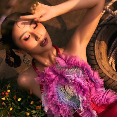 yan.vn - tin sao, ngôi sao - Quỳnh Anh Shyn “bật mood” điệu đà trong bộ ảnh thời trang Tết