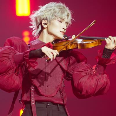 yan.vn - tin sao, ngôi sao - BB Trần lần đầu làm ca sĩ, đầy thần thái khi kéo đàn violin