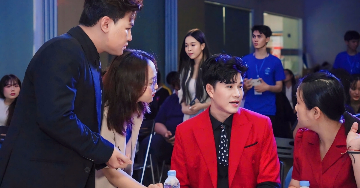 MC Vũ Mạnh Cường vẫn lên sân khấu dù sức khoẻ chưa hồi phục